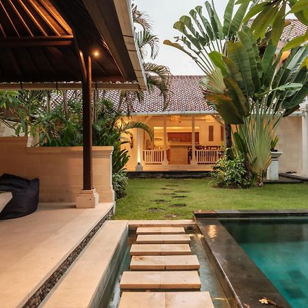 Uma Lima Villa Batu Belig - Close To The Beach Canggu Exterior foto